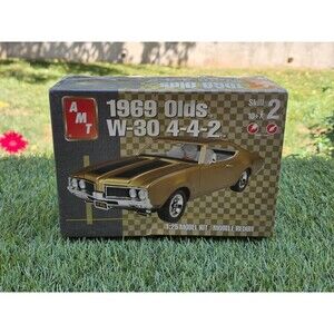 AMT ERTL 1969 Olds W-30 442 Model Car Kit 1:25 Scale Oldsmobile #31854 New